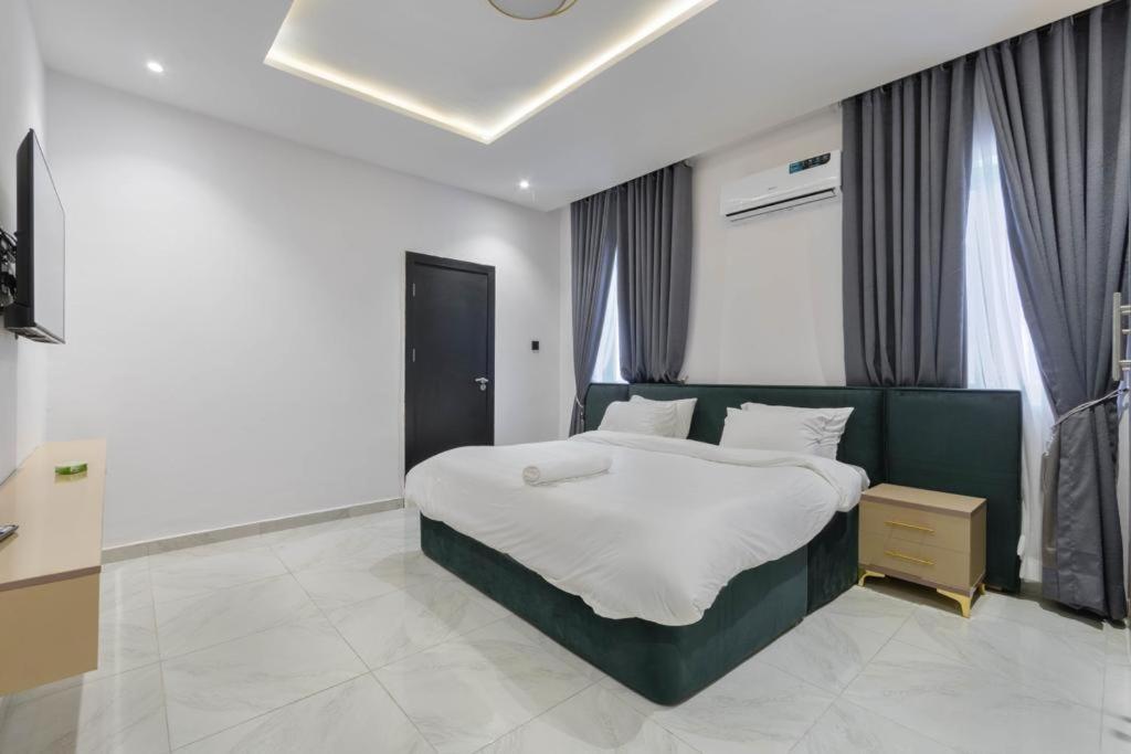 Villa Toscana Luxe Gra ポートハーコート エクステリア 写真